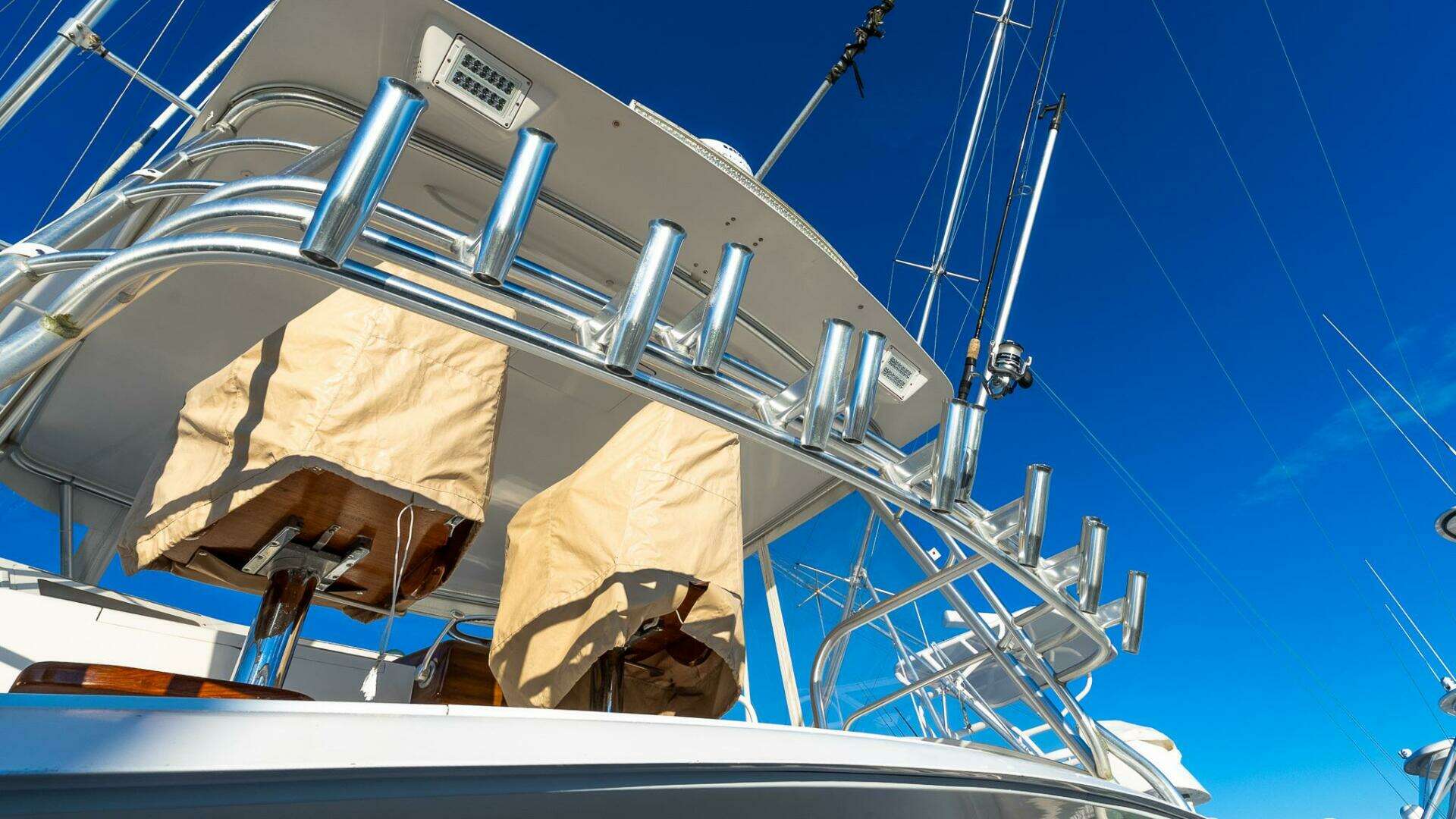 Live 2002 a L'Olympia(中古品) 2002 Viking 52 Convertible Yacht For Sale | Geaux Time | SI Yachts