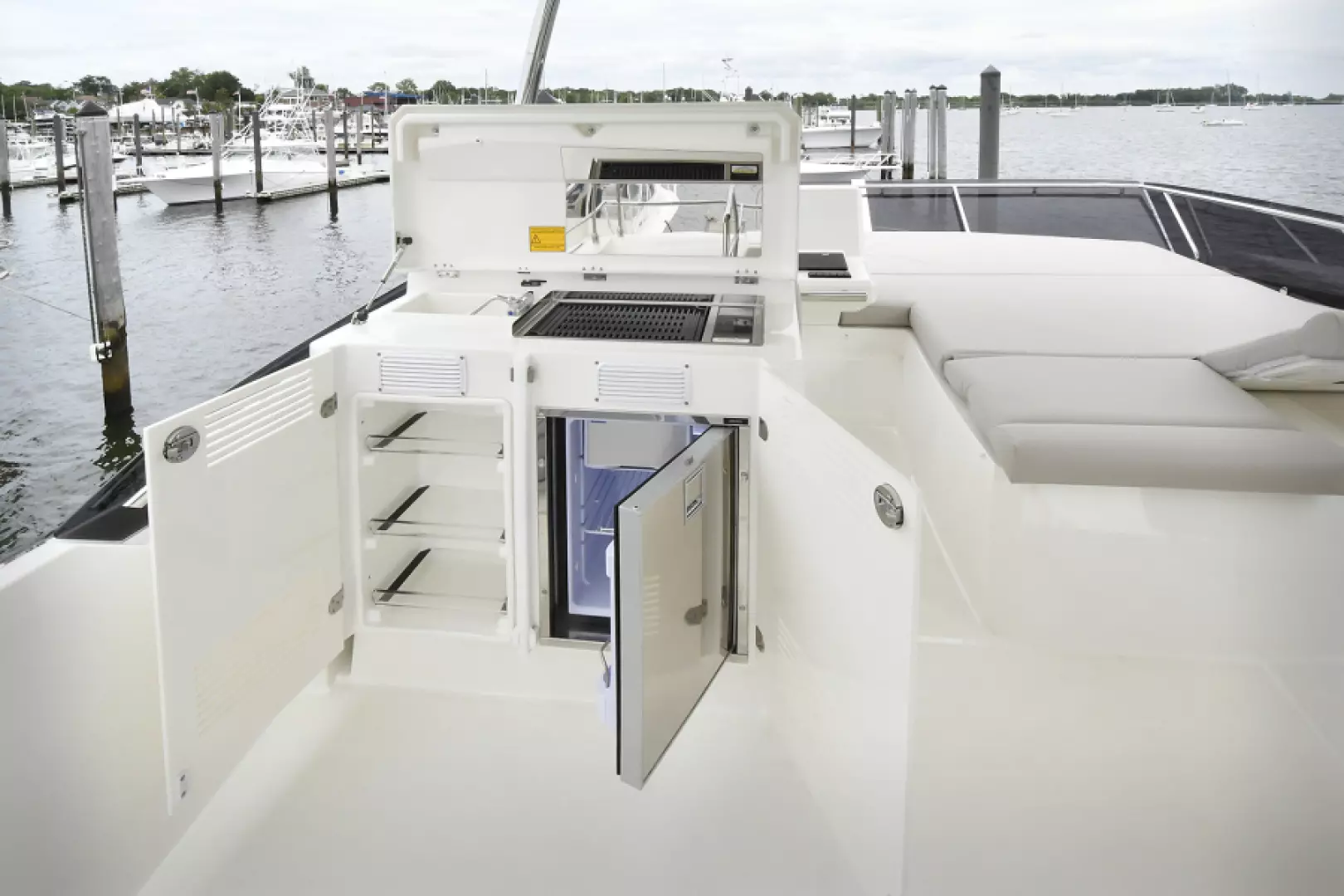 Prestige 590 Flybridge-2023-IN STOCK Newport-Rhode Island-United StatesWet Bar 3654944