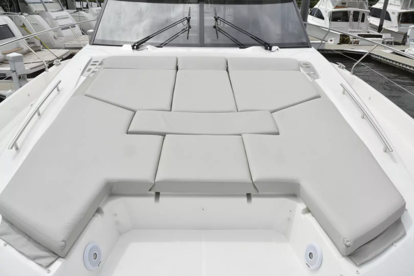Prestige 590 Flybridge-2023-IN STOCK Newport-Rhode Island-United StatesForedeck Sunlounge 3654953