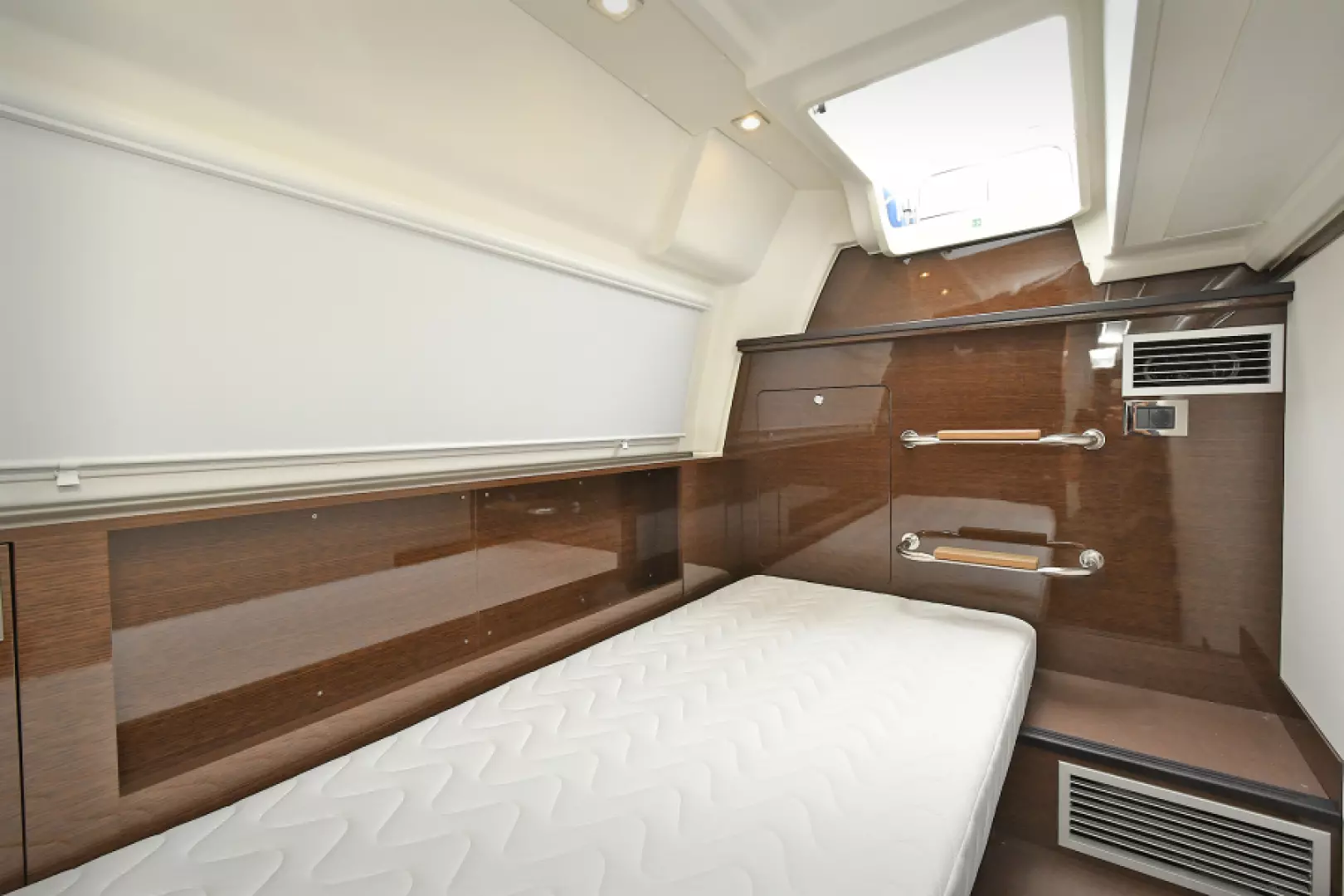 Prestige 590 Flybridge-2023-IN STOCK Newport-Rhode Island-United StatesCrew Quarters 3654991