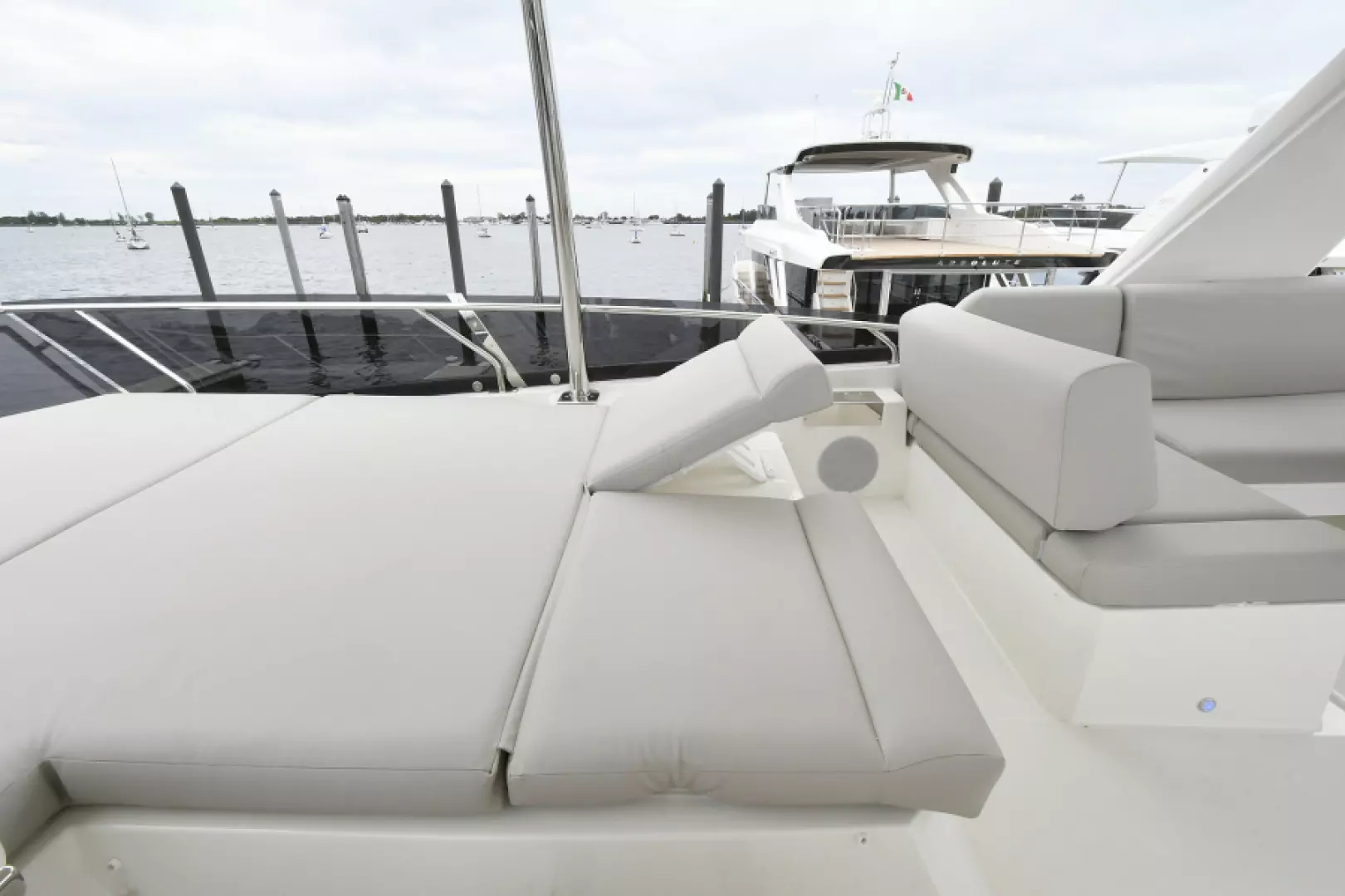 Prestige 590 Flybridge-2023-IN STOCK Newport-Rhode Island-United StatesFlybridge Sunlounge 3654948