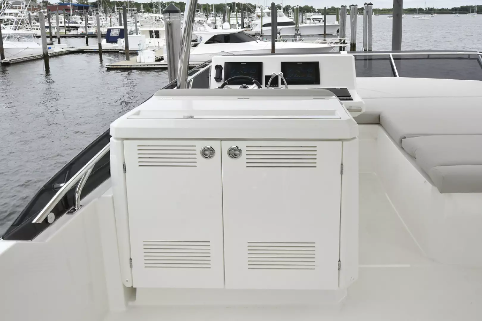 Prestige 590 Flybridge-2023-IN STOCK Newport-Rhode Island-United StatesWet Bar 3654943