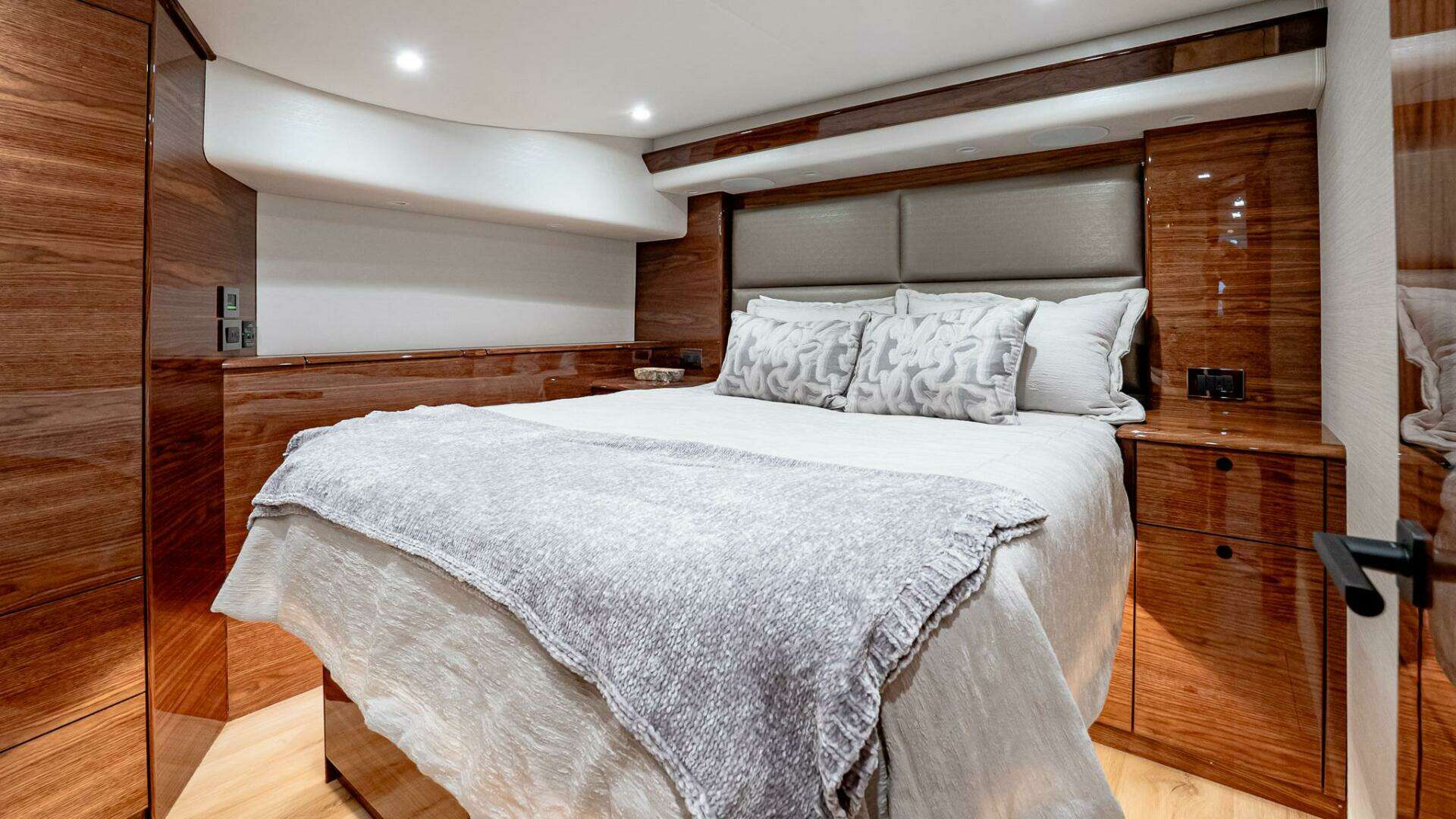 Viking 64 Convertible-2026-IN STOCK Staten Island-New York-United States 5696450