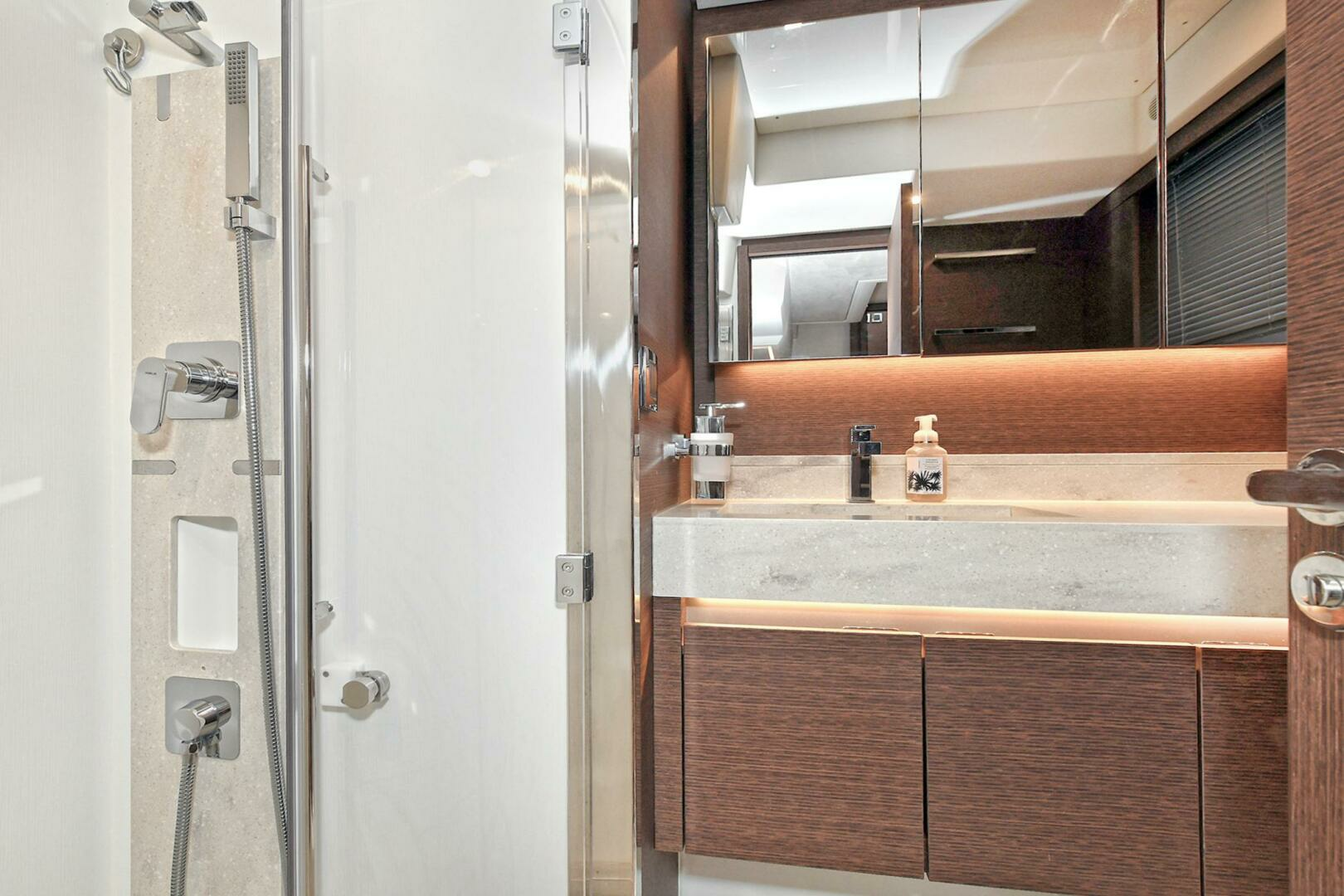 Prestige 520 Fly-2022 -Staten Island-New York-United States 3771861