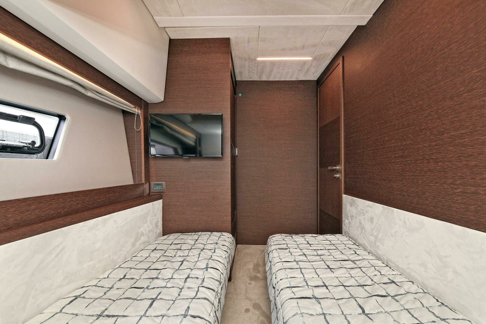 Prestige 520 Fly-2022 -Staten Island-New York-United States 3771870