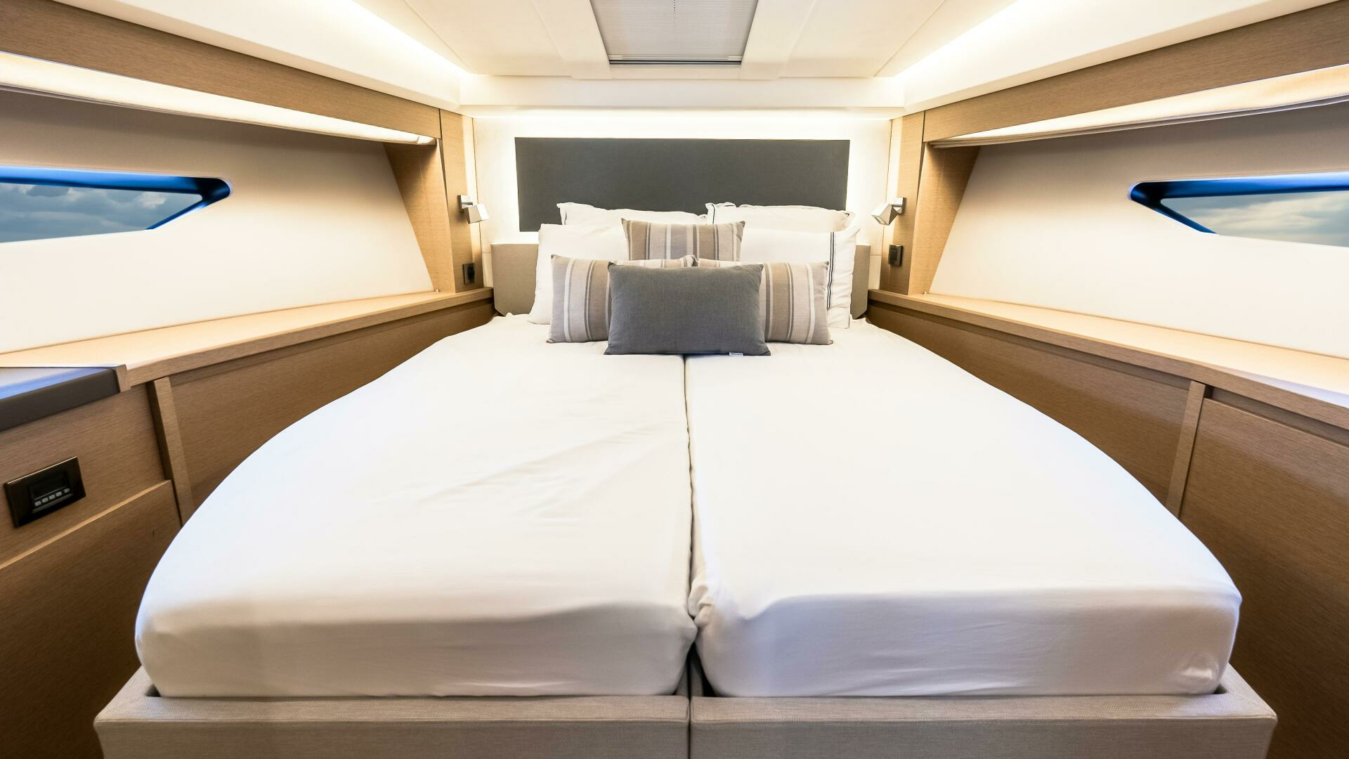 Prestige 520S-2021 -Staten Island-New York-United States 4546482