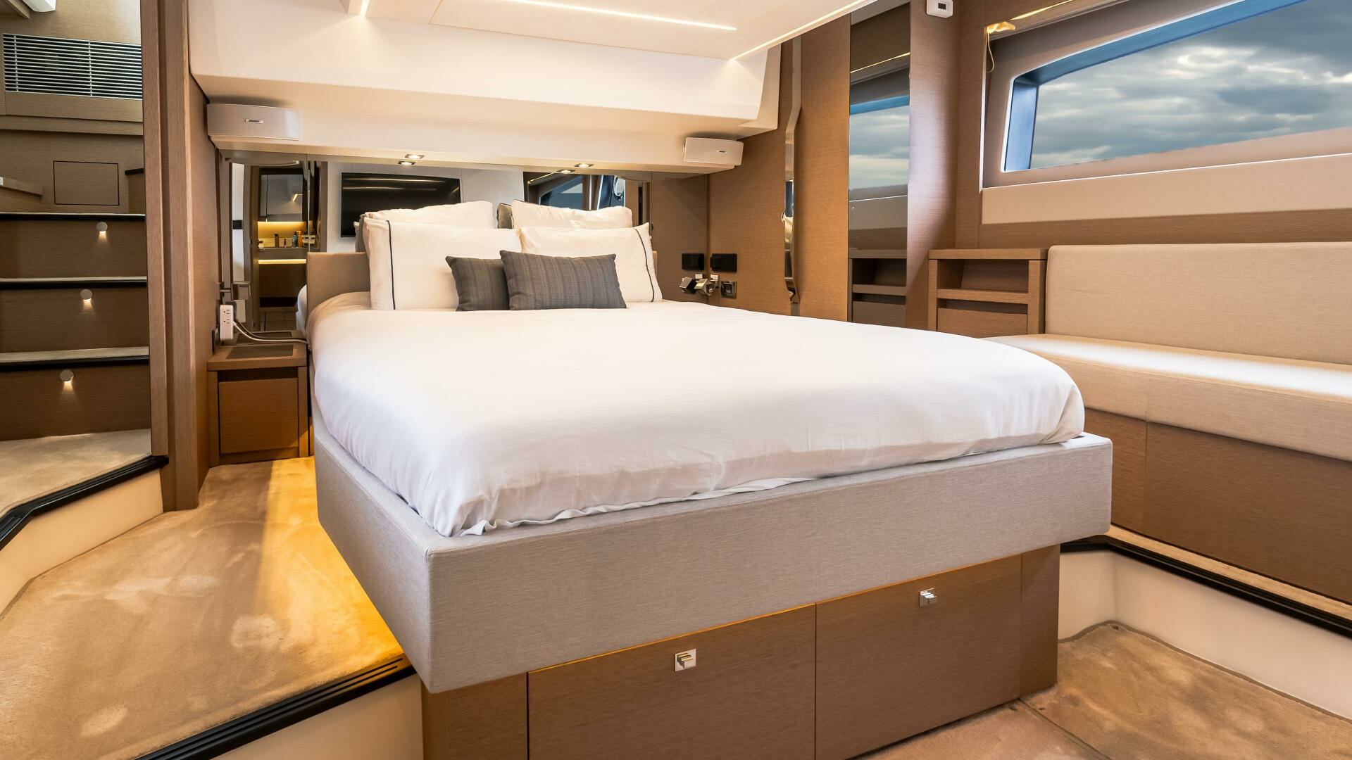 Prestige 520S-2021 -Staten Island-New York-United States 4546477