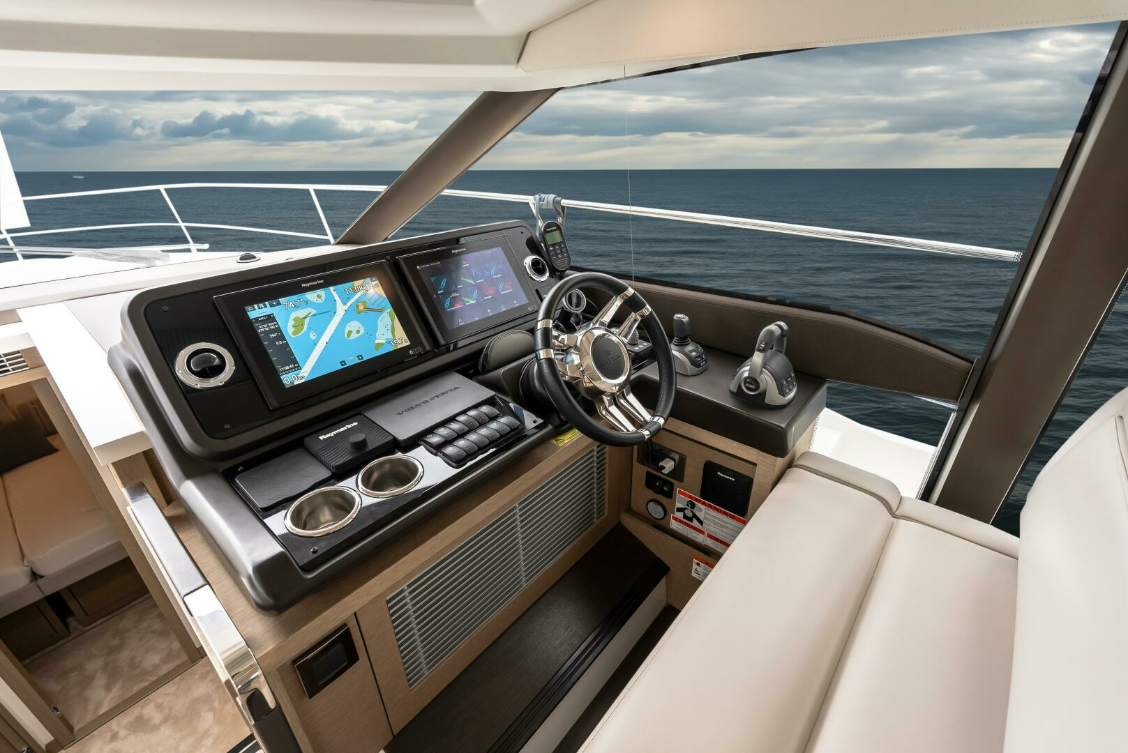 Prestige 520S-2021 -Staten Island-New York-United States 4546471