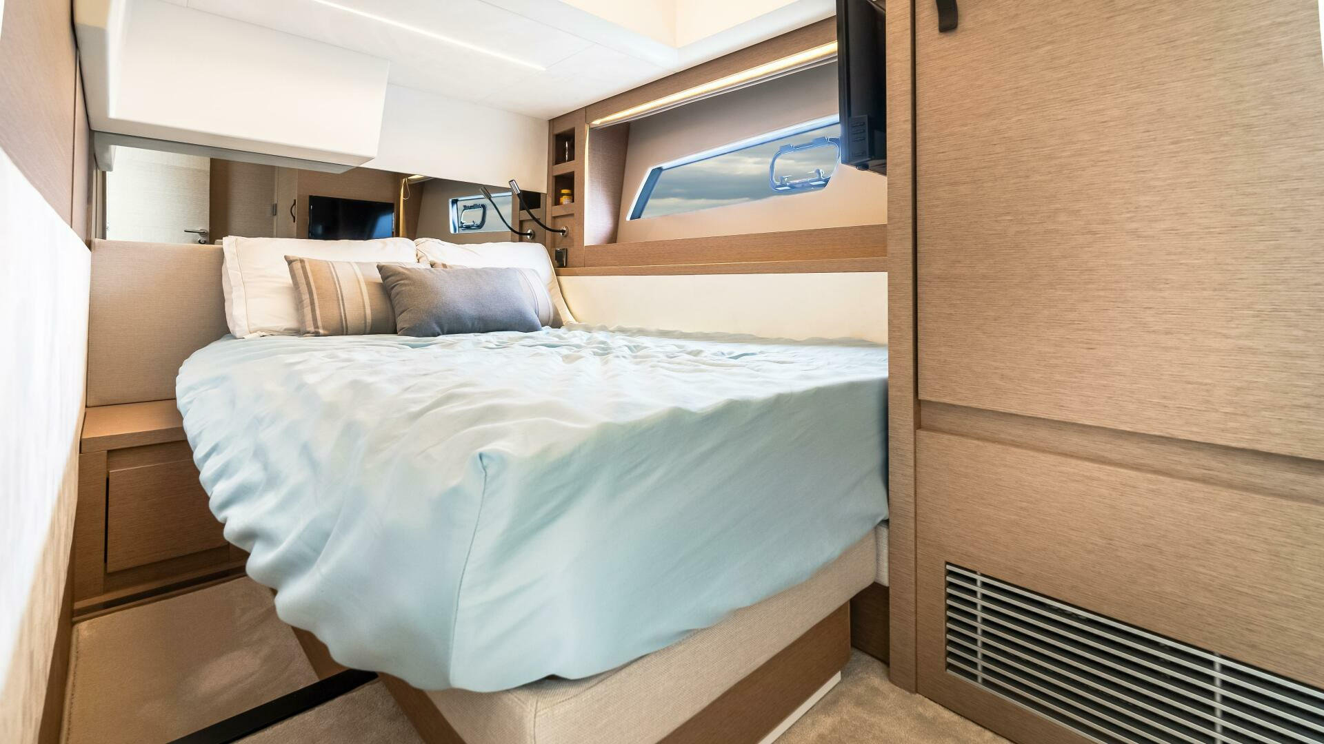 Prestige 520S-2021 -Staten Island-New York-United States 4546480