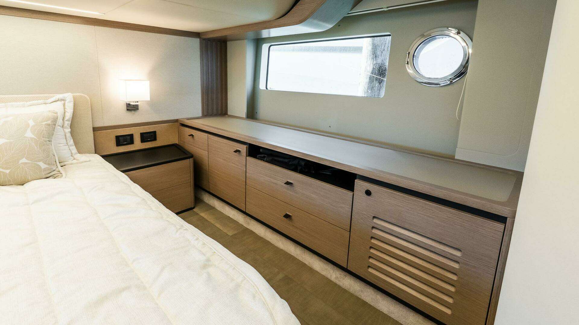 Absolute Navetta 53-2026-IN STOCK AVAILABLE NOW Staten Island-New York-United States 5618828