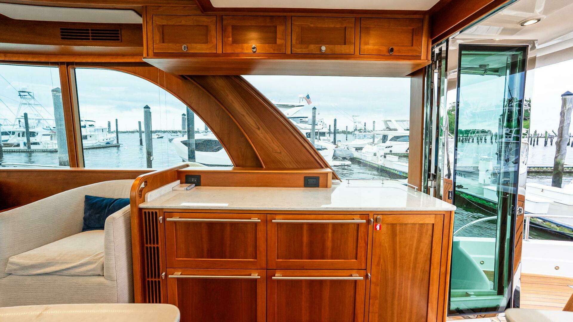 Sabre 58 Salon Express-2024 -Staten Island-New York-United States 5664290