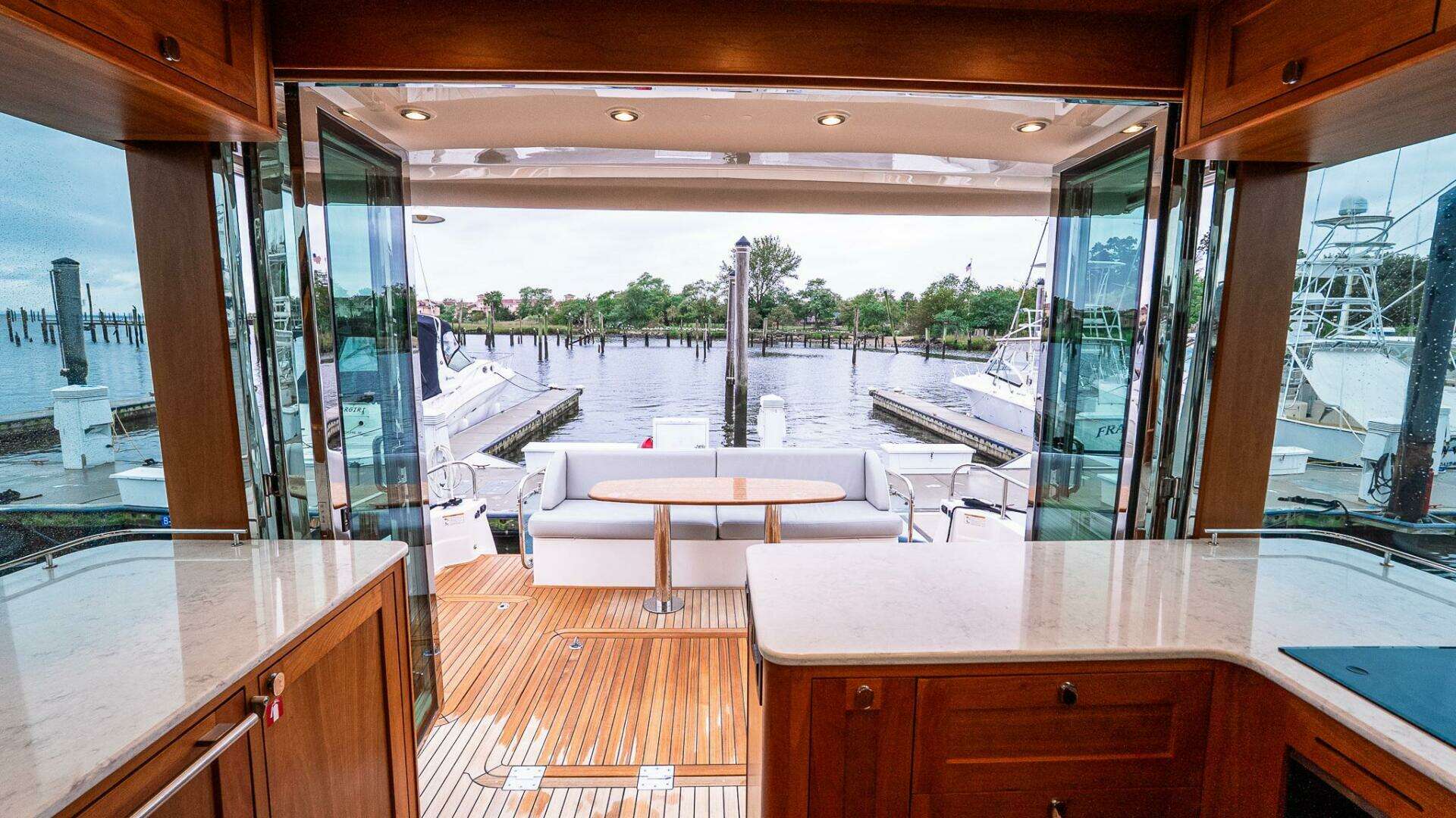 Sabre 58 Salon Express-2024 -Staten Island-New York-United States 5664303