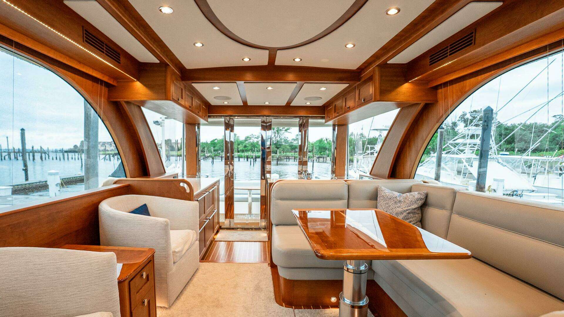 Sabre 58 Salon Express-2024 -Staten Island-New York-United States 5664302