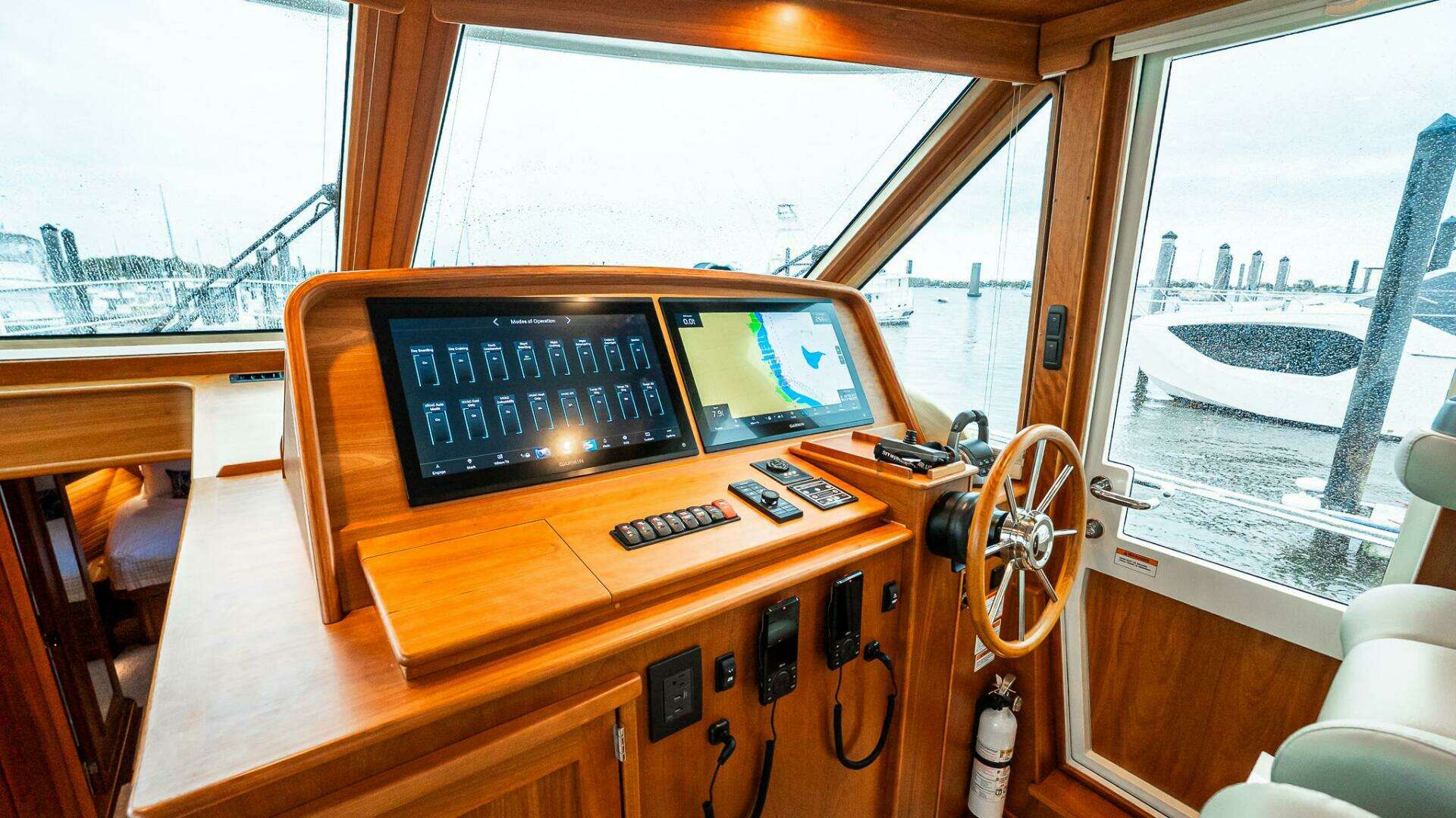 Sabre 58 Salon Express-2024 -Staten Island-New York-United States 5664295