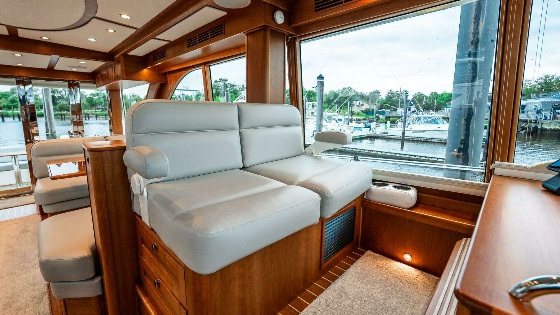 Sabre 58 Salon Express-2024 -Staten Island-New York-United States 5664300