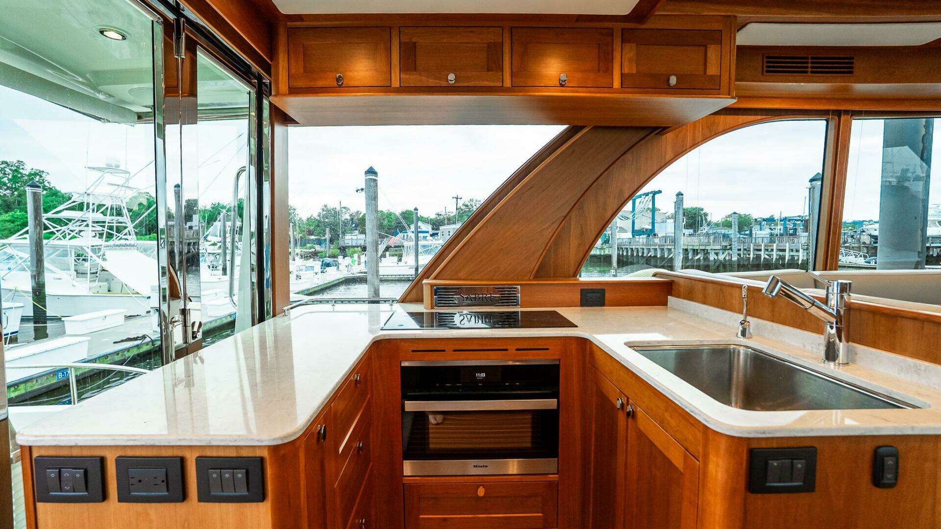 Sabre 58 Salon Express-2024 -Staten Island-New York-United States 5664289