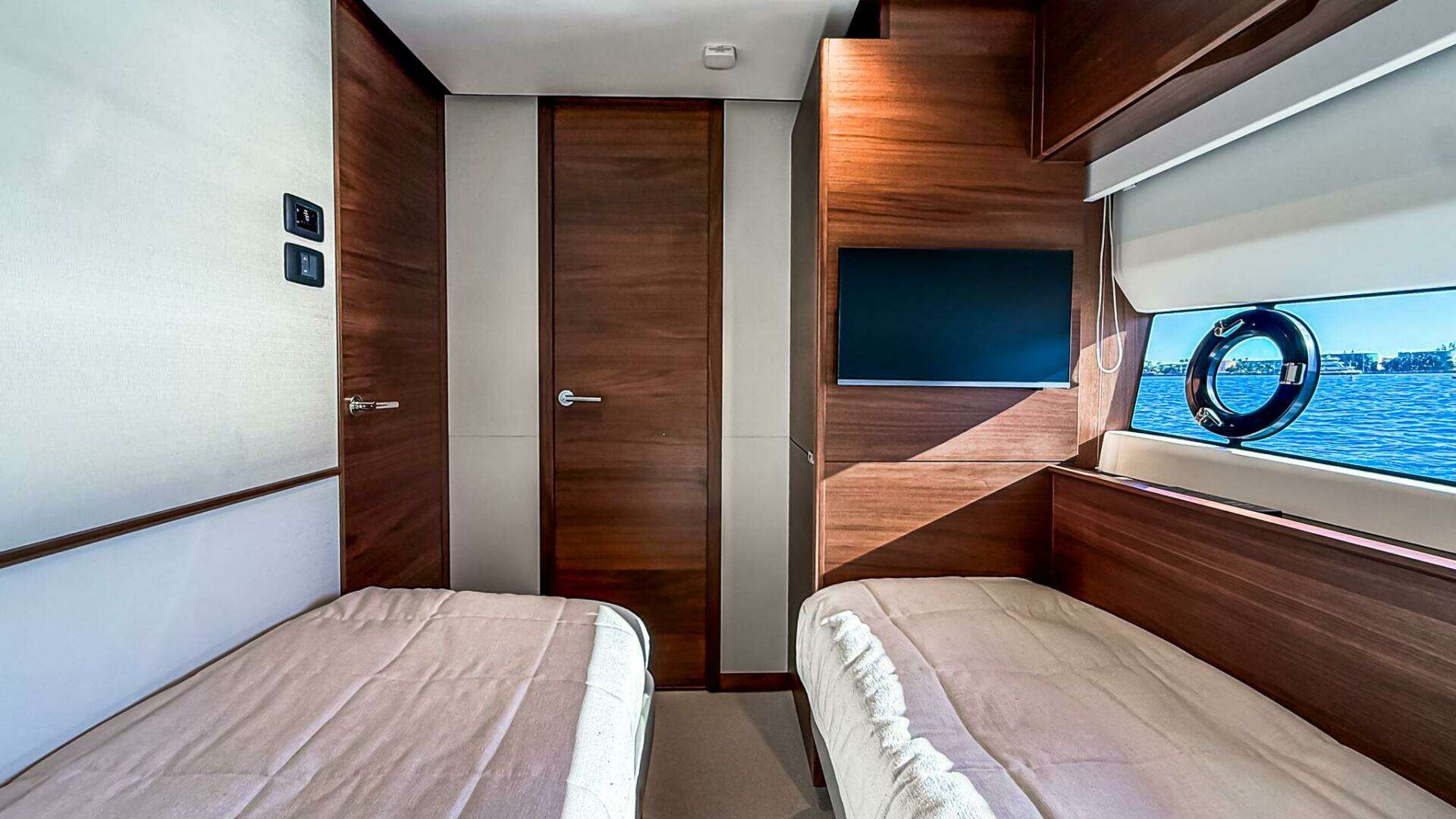 Princess S65 Sportbridge-2026 -Miami-Florida-United States 5928423