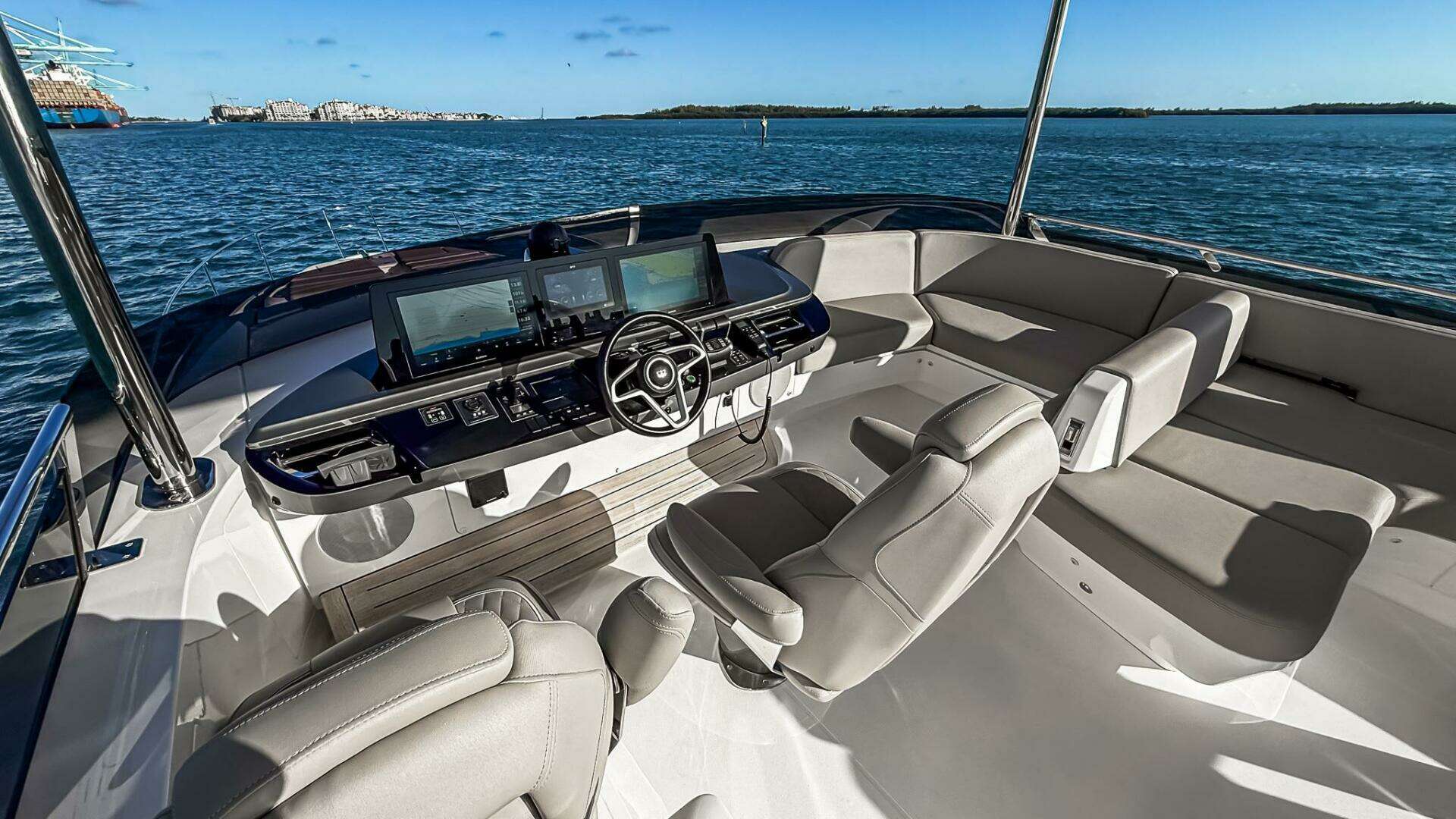Princess S65 Sportbridge-2026 -Miami-Florida-United States 5928482