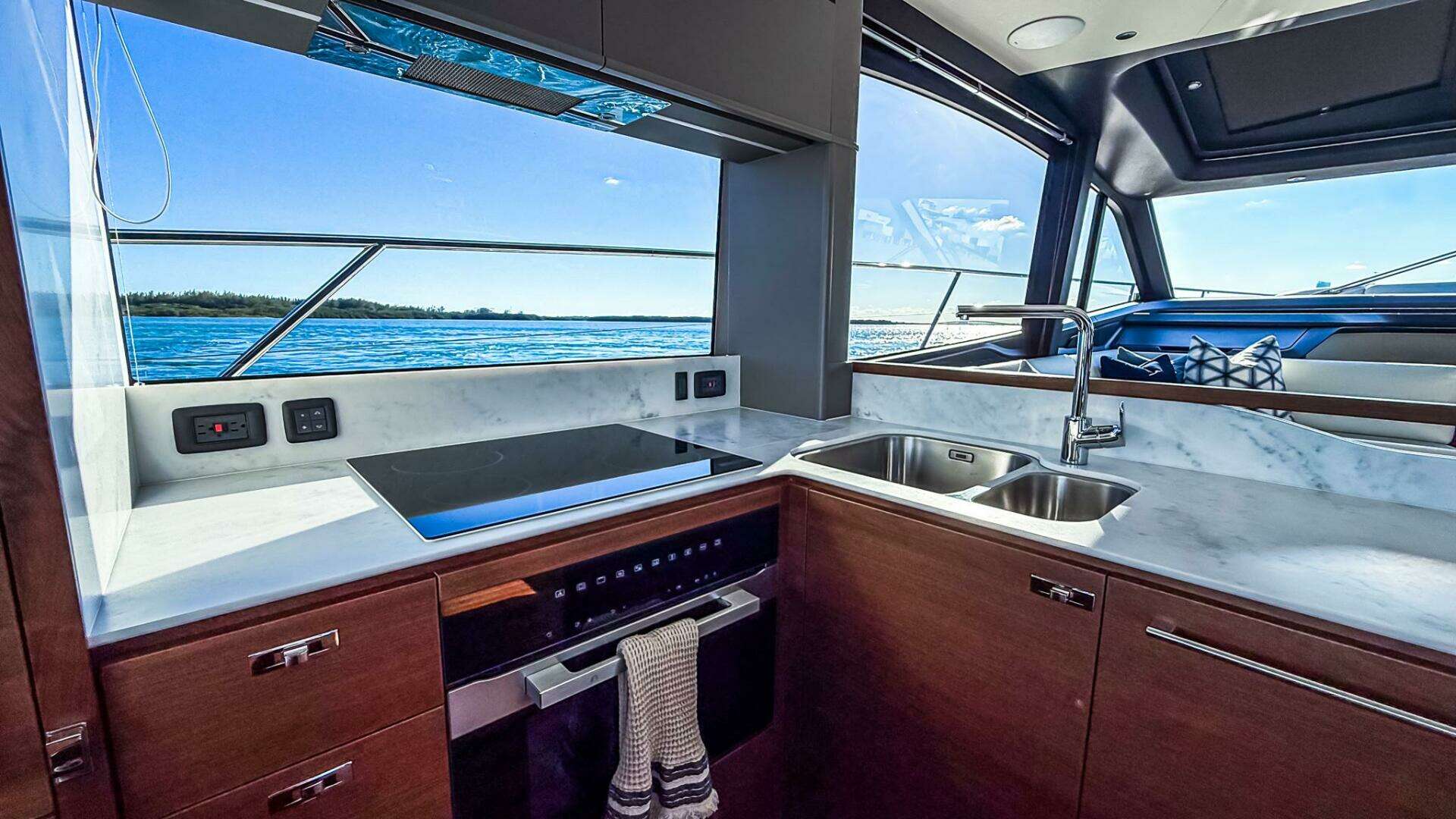 Princess S65 Sportbridge-2026 -Miami-Florida-United States 5928440
