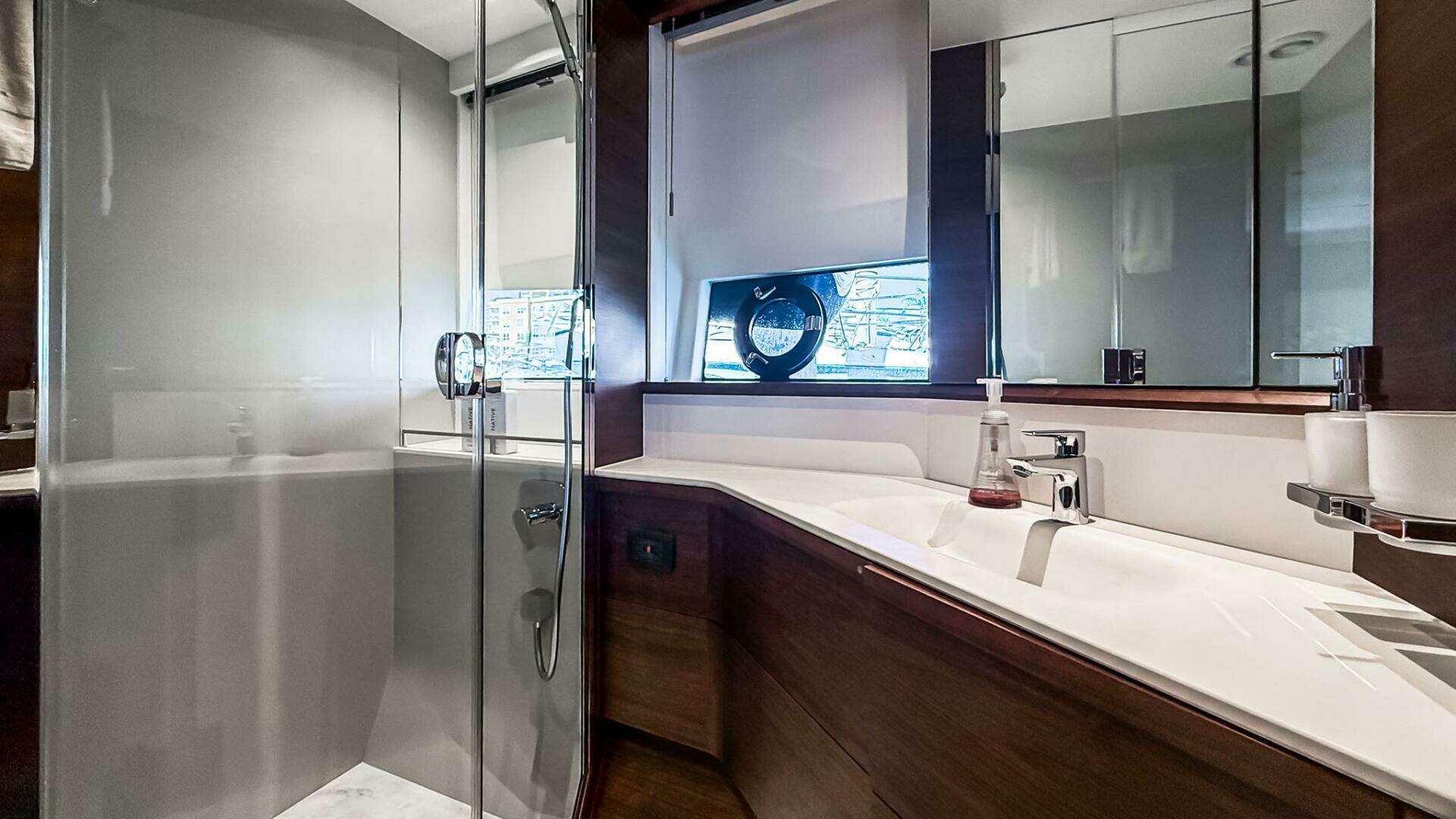 Princess S65 Sportbridge-2026 -Miami-Florida-United States 5928415