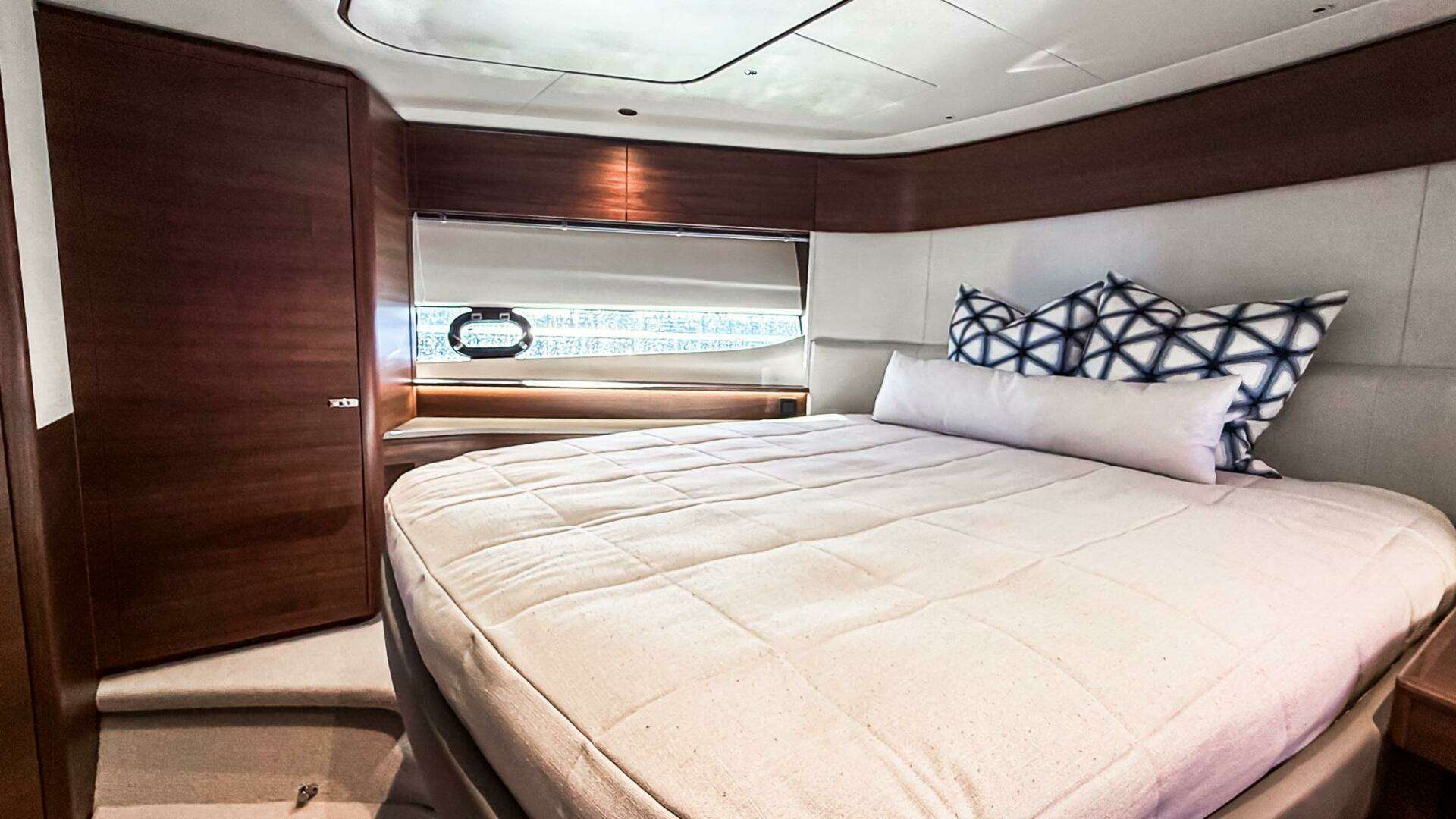 Princess S65 Sportbridge-2026 -Miami-Florida-United States 5928419