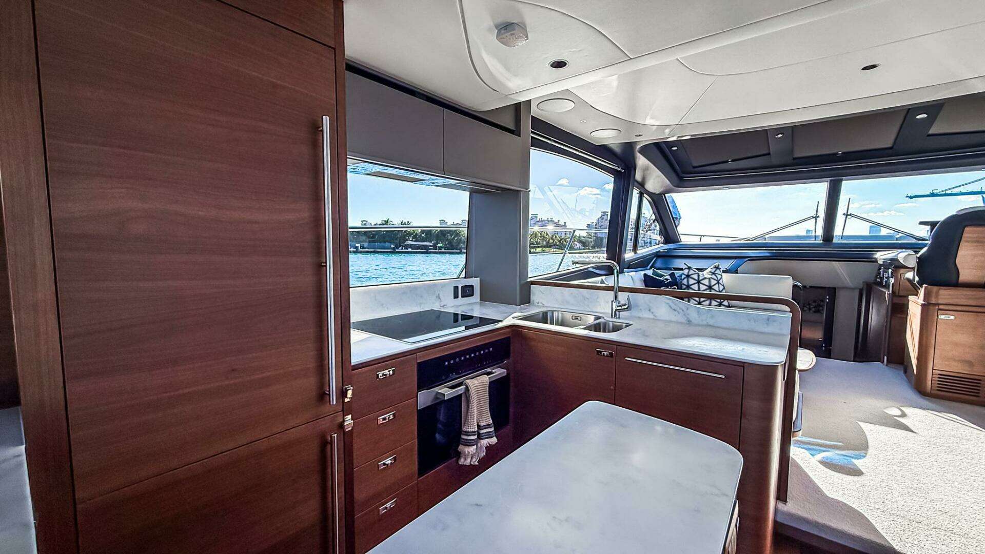 Princess S65 Sportbridge-2026 -Miami-Florida-United States 5928436