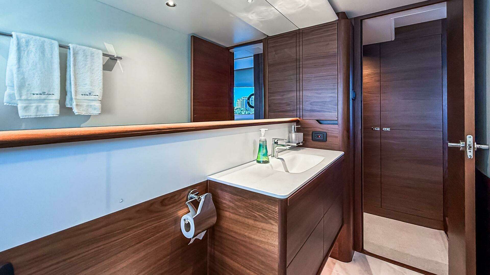 Princess S65 Sportbridge-2026 -Miami-Florida-United States 5928433