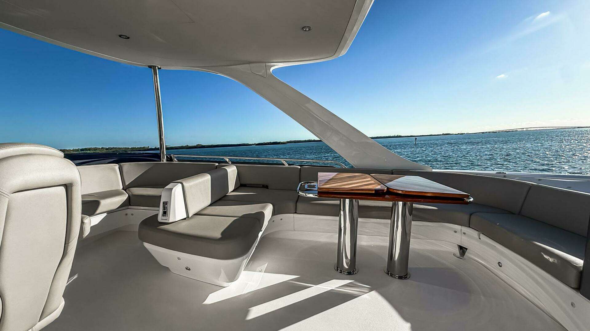 Princess S65 Sportbridge-2026 -Miami-Florida-United States 5928489
