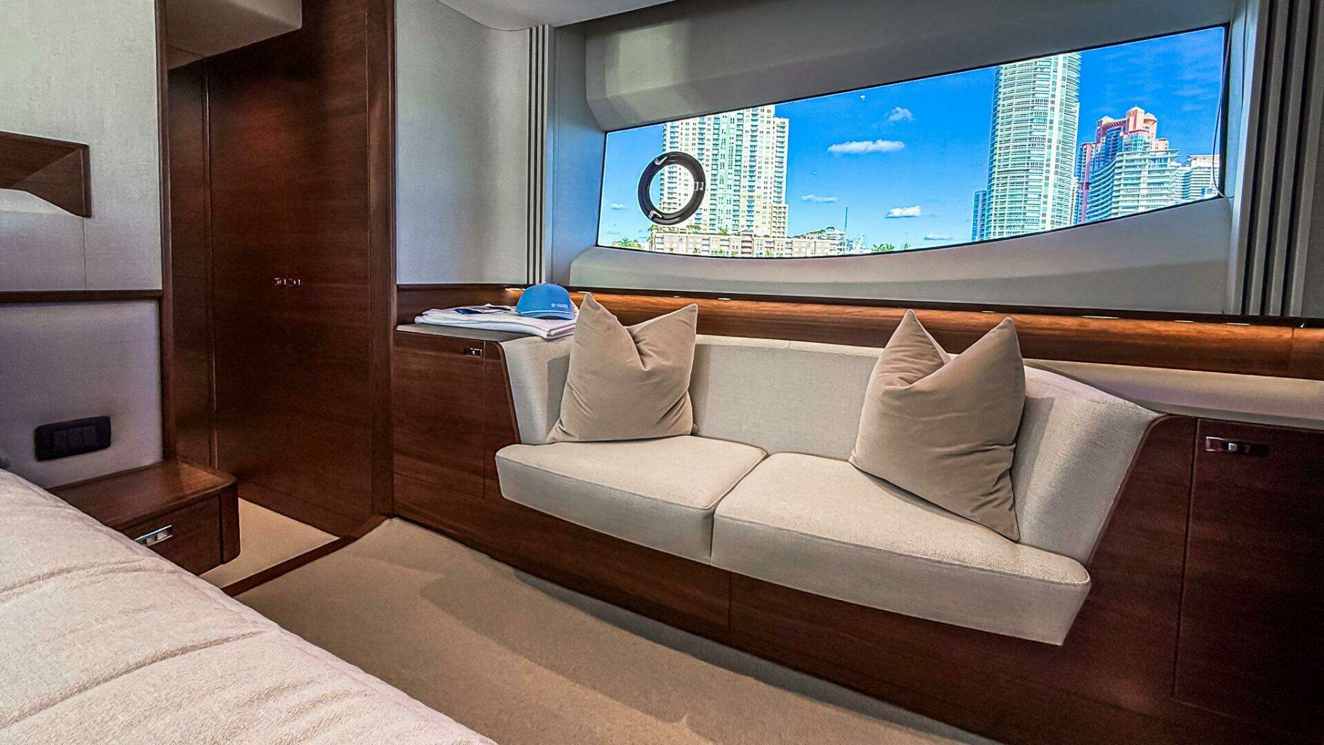 Princess S65 Sportbridge-2026 -Miami-Florida-United States 5928428