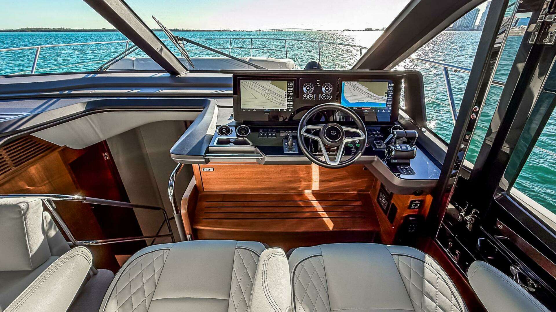 Princess S65 Sportbridge-2026 -Miami-Florida-United States 5928450