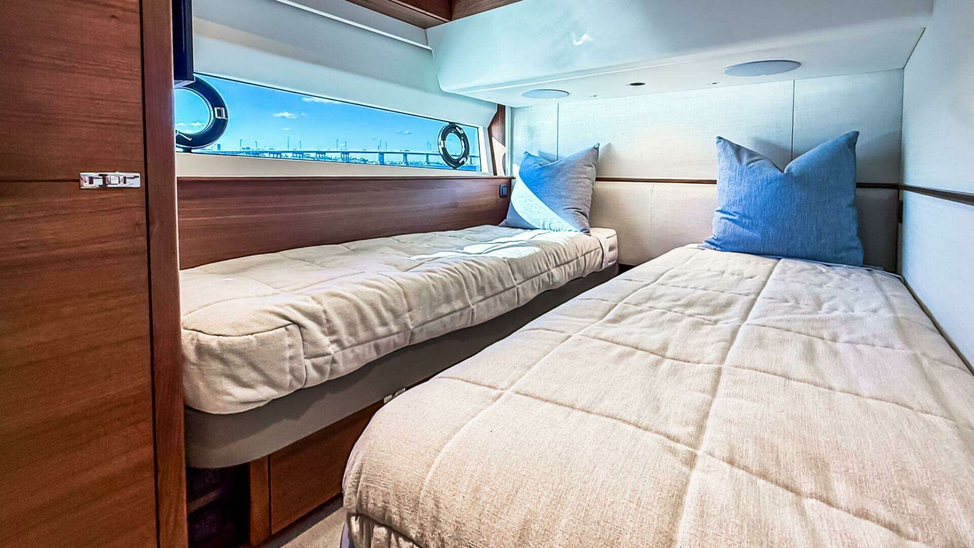 Princess S65 Sportbridge-2026 -Miami-Florida-United States 5928422