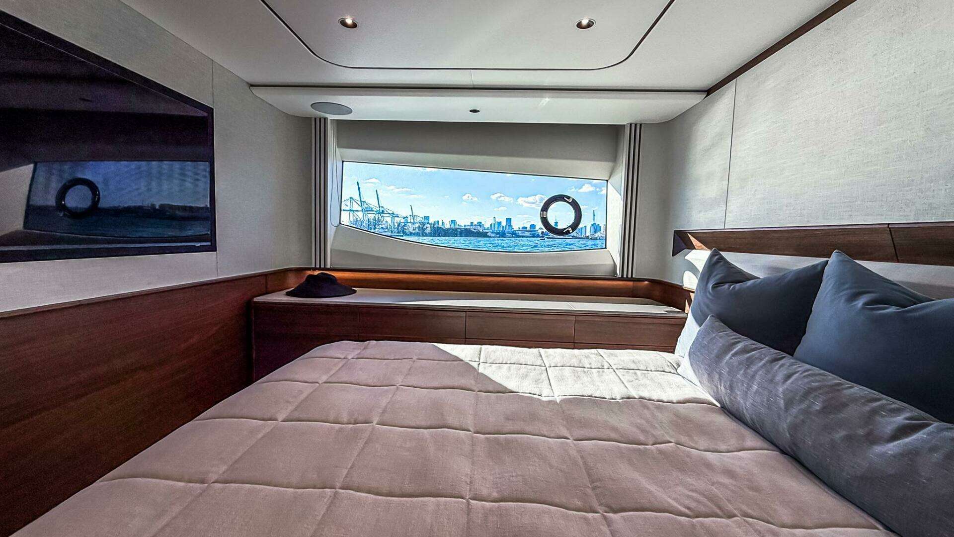 Princess S65 Sportbridge-2026 -Miami-Florida-United States 5928429