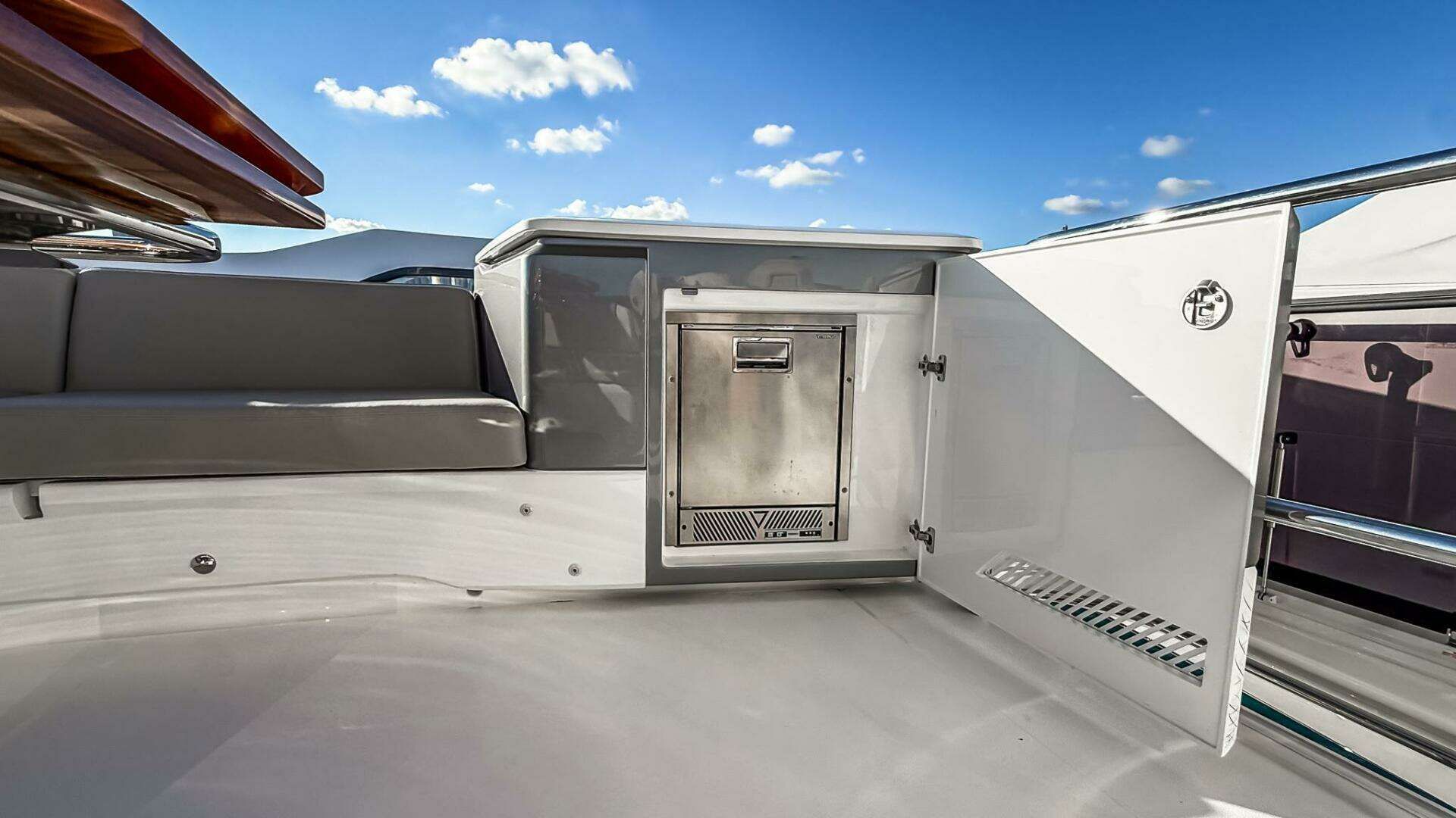 Princess S65 Sportbridge-2026 -Miami-Florida-United States 5928480