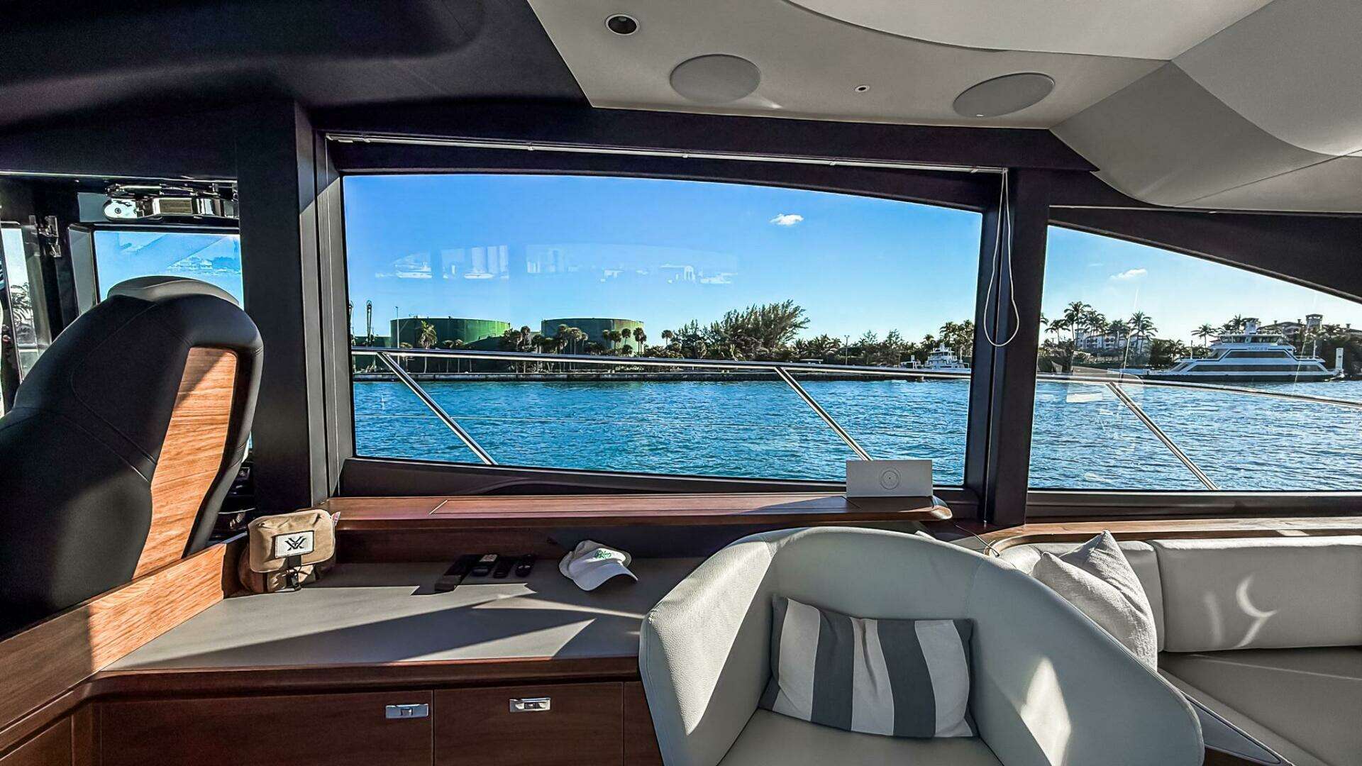 Princess S65 Sportbridge-2026 -Miami-Florida-United States 5928500