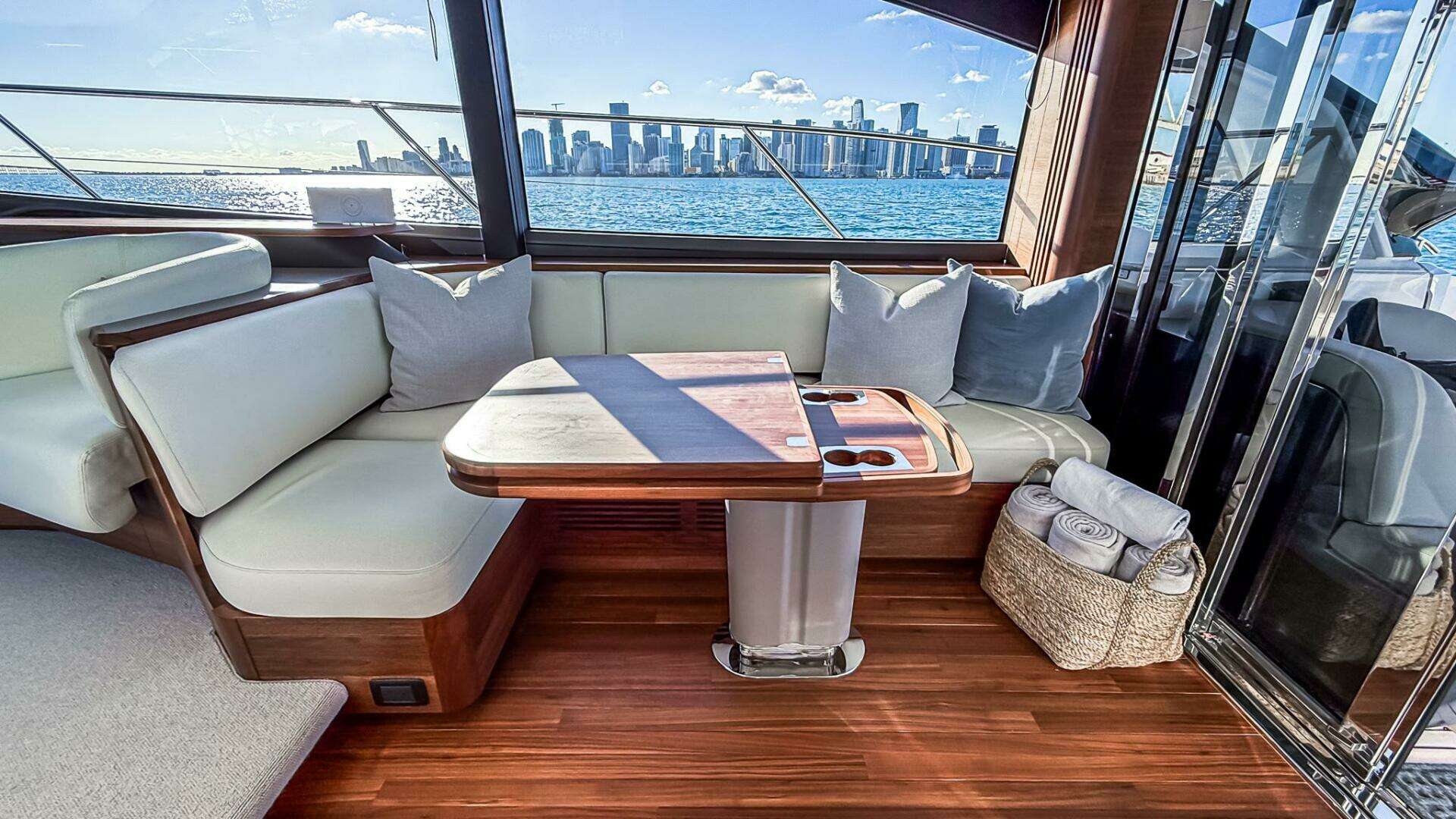 Princess S65 Sportbridge-2026 -Miami-Florida-United States 5928461