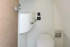 Crew Head with Shower