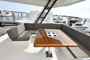Flybridge Seating with Table