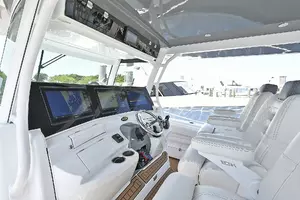 ( 3 ) Swivel Captain Chairs