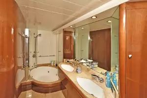 Master Head with Bathtub 