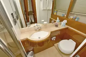 Guest Head Starboard