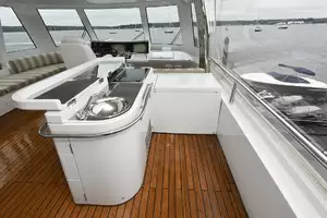 Flybridge Wet Bar with Sink / Grill & Refrigerator