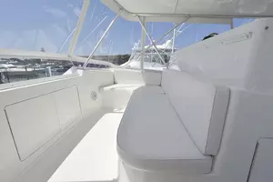 Forward Flybridge Seating